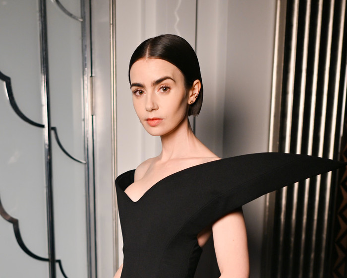 Lily Collins sẽ thủ vai Audrey Hepburn trong bộ phim điện ảnh kinh điển. Ảnh: The Guardian