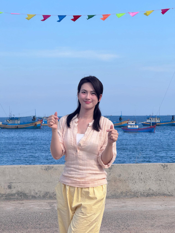 Phương Anh Đào chọn trở lại màn ảnh với dự án Báu Vật Trời Cho bởi cô mong muốn mang đến một bộ phim chữa lành, dung dị và có hậu cho khán giả (Ảnh: FBNV).