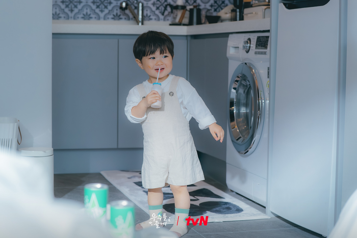 Điểm khiến khán giả tan chảy chính là cách Park Yoo Ho diễn bằng ánh mắt và phản xạ đời thường.