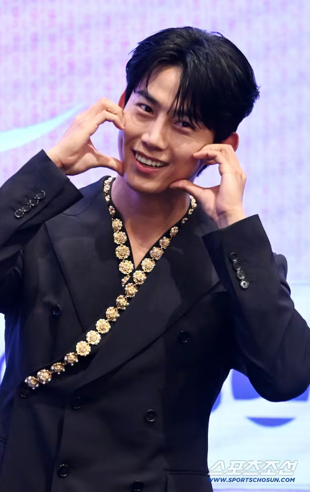 Ok Taecyeon sẽ về chung một nhà với bạn gái vào tháng 4 năm nay. Ảnh: Sportschosun