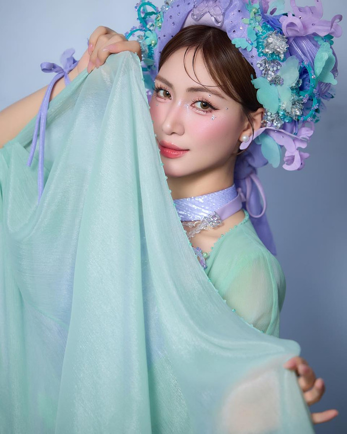 Cách Hòa Minzy hỏi khán giả ở Hưng Yên về chuyện biểu diễn ca khúc 'Bắc Bling' được cho là để tránh ồn ào không đáng có. Ảnh: FBNV