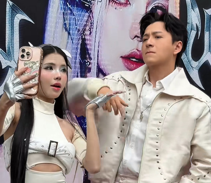 Những hình ảnh Ngô Kiến Huy thân thiết bên một hot girl mới đây đã khiến cư dân mạng xôn xao. (Ảnh chụp màn hình TikTok Meow Entertainment & Kênh Quay Sao)