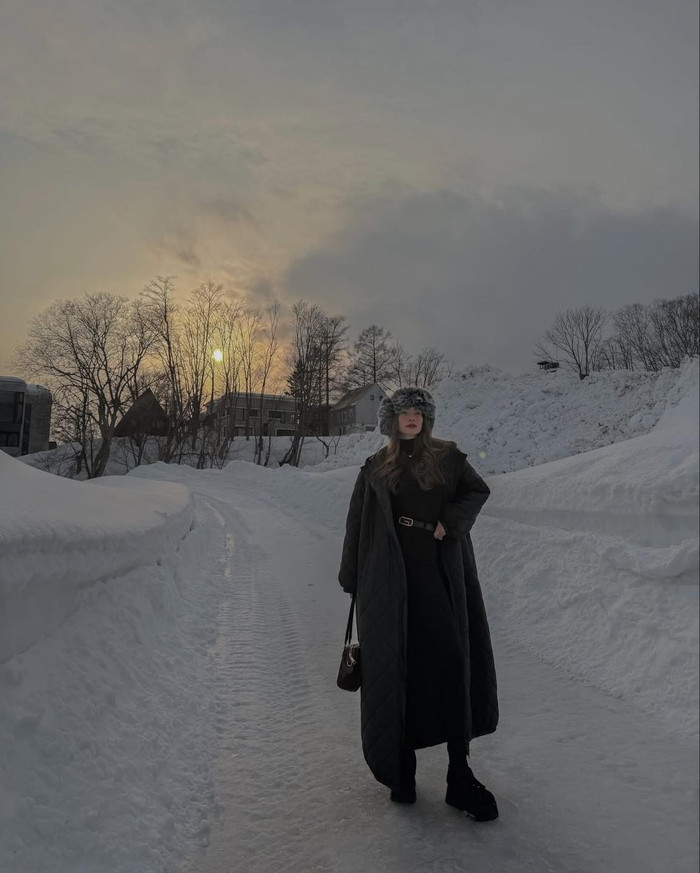 Mẹ ba con Hồ Ngọc Hà khoe vóc dáng nuột nà khi tận hưởng kỳ nghỉ Tết tại núi tuyết ở Nhật Bản.