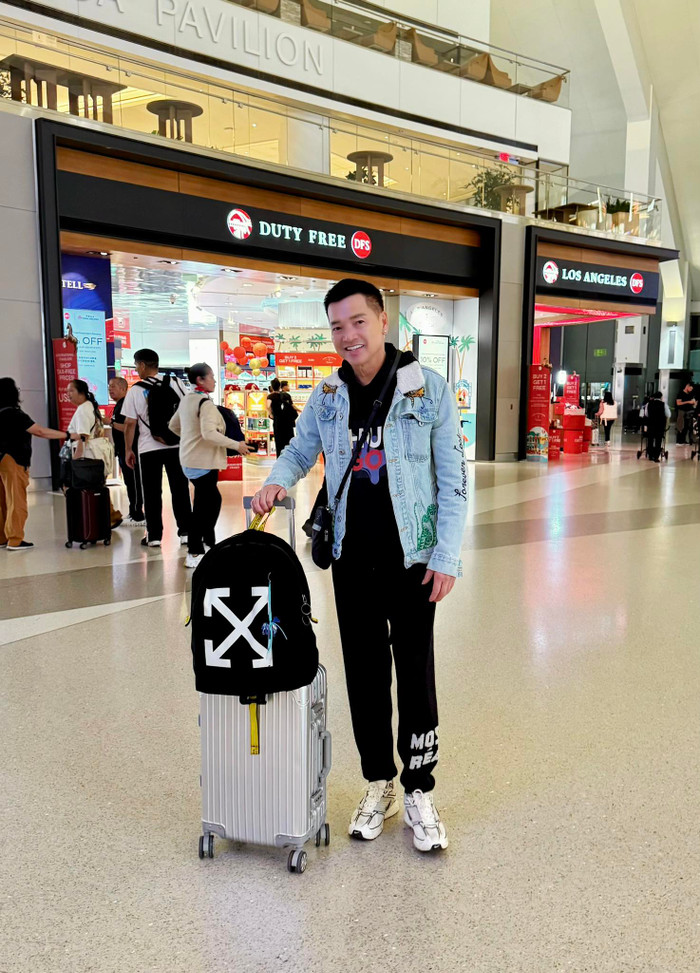 Nghệ sĩ Quang Minh về Việt Nam ăn Tết bù với vợ con sau thời gian dài có chuyến lưu diễn.