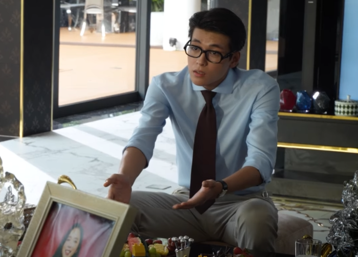 Nhiều khán giả nhận xét biểu cảm của Vĩnh Đam còn đơ cứng, thiếu tự nhiên.&nbsp;