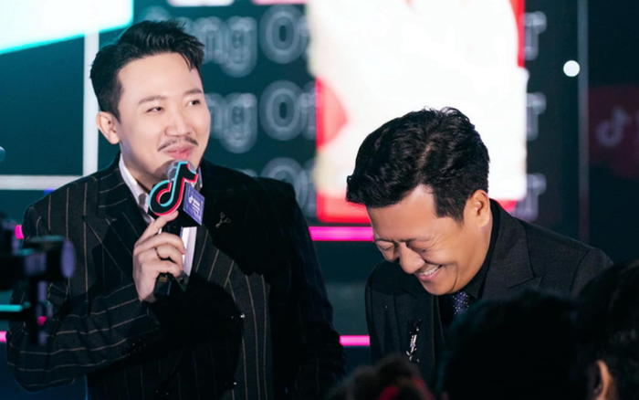 Phim của Trấn Thành và Trường Giang tạo cuộc so kè thành tích ngay trên mạng xã hội.