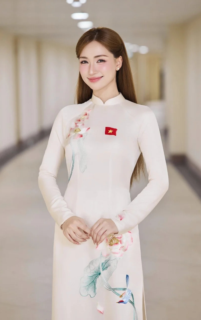 Ca sĩ Hòa Minzy. Ảnh: FBNV