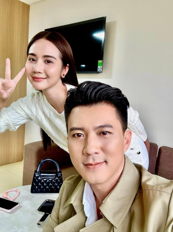 Huyền Lizzie và Hà Việt Dũng tại hậu trường phim, cặp đôi tái hợp sau 8 năm kể từ Ngược chiều nước mắt