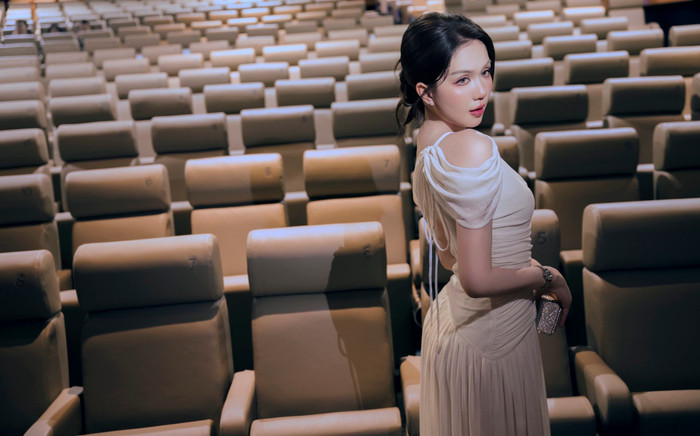 Ngọc Trinh chăm ăn diện điệu đà mỗi khi xuất hiện ở chốn đông người. Ảnh: FBNV