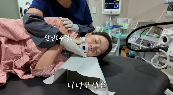 Song Ji Hyo khi khám tại bệnh viện. Ảnh chụp màn hình