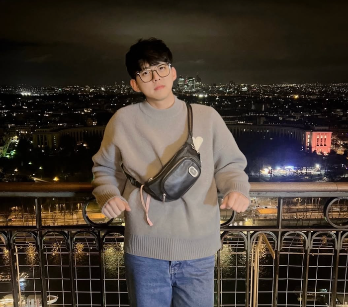 Dongho ra mắt cùng U-KISS vào năm 2008.