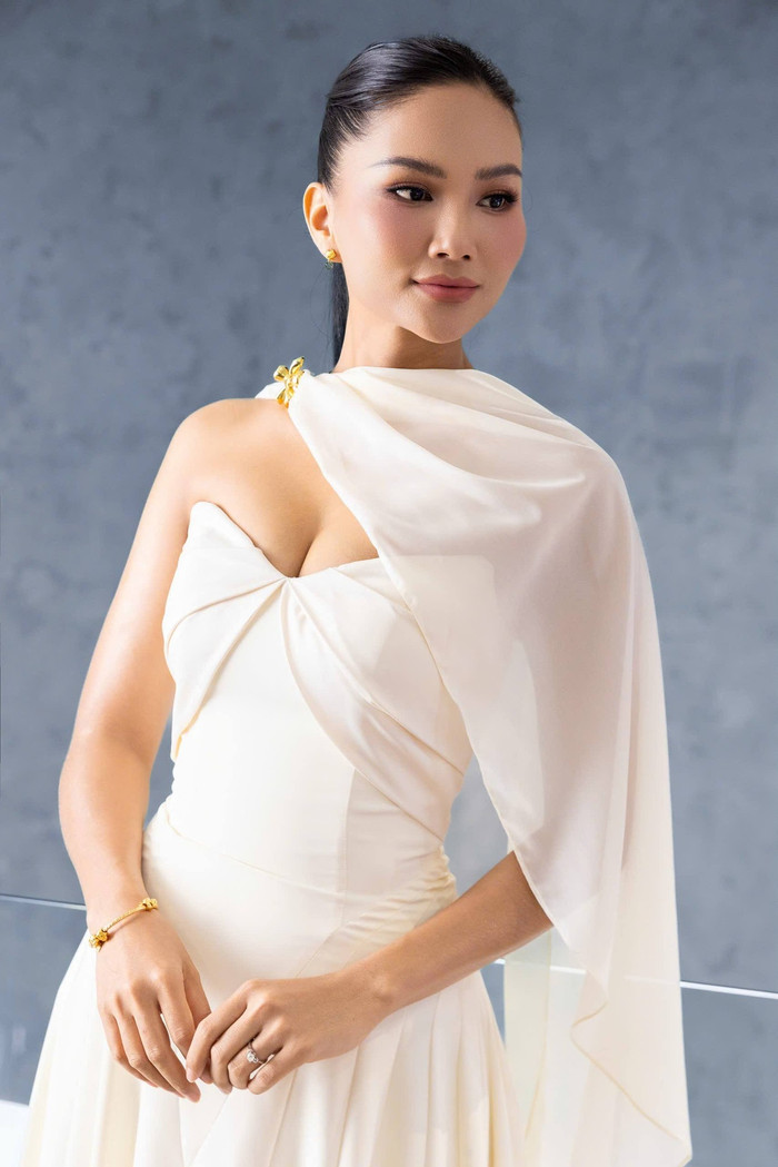 H'Hen Niê khoe vẻ đẹp mặn mà trong lần xuất hiện mới nhất. Ảnh: FBNV