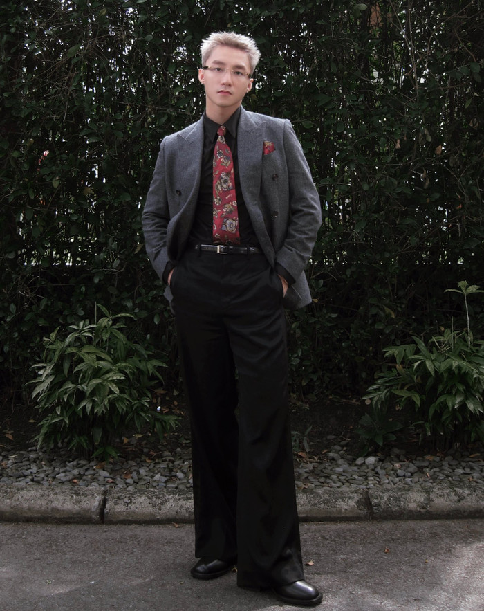 Sơn Tùng M-TP xuất hiện với phong thái chuẩn “tổng tài” bước ra từ phim ngôn tình. Ảnh: FBNV