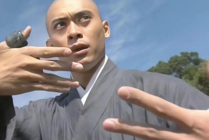 Từ tiểu hòa thượng Thiếu Lâm đến cung chủ Linh Thứu cung quyền uy