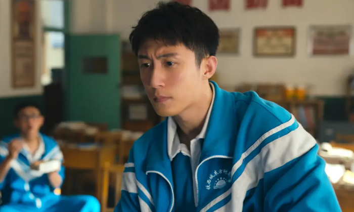 Hoàng Cảnh Du gây tranh cãi khi vào vai học sinh trung học ở tuổi 33
