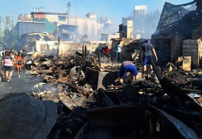 Phát hiện vợ ngoại tình, người đàn ông phóng hỏa khiến 300 ngôi nhà bị cháy Ảnh 3