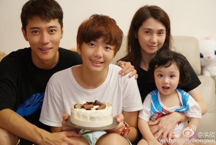 Mỹ nhân một thời của showbiz đi hát kiếm tiền, mặc đồ mỏng manh giữa trời lạnh giá gây xót xa Ảnh 3