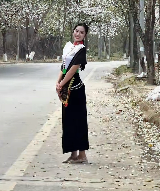 Hà Trúc Linh khoe dáng thon