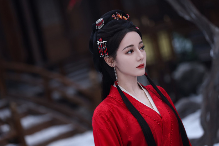 Địch Lệ Nhiệt Ba vẫn giữ phong độ trong top 10 bảng xếp hạng.&nbsp;