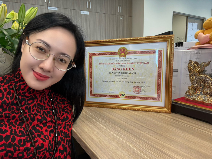 BTV Hoài Anh khoe tin vui đạt được trong công tác năm 2025.