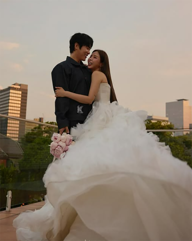 Nữ ca sĩ Shinji chia sẻ bộ ảnh cưới lãng mạn trước thềm hôn lễ Ảnh 2