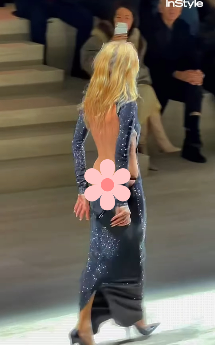 Mẫu váy khoét lưng táo bạo của Kate Moss khiến nhiều người không thể rời mắt. Ảnh: InStyle