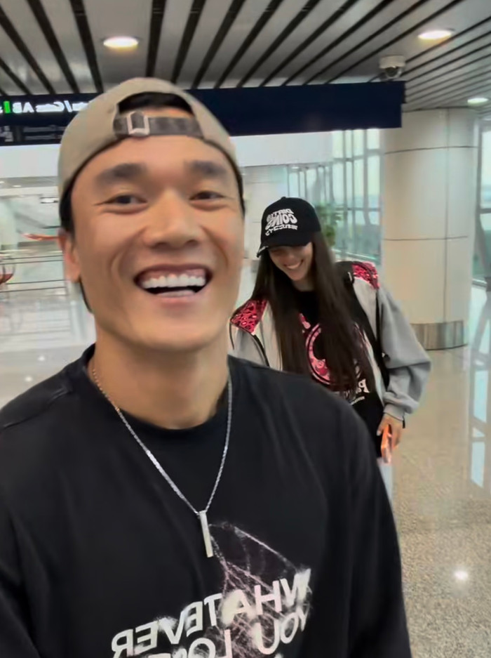 Bùi Tiến Dũng và vợ con sang châu Âu.