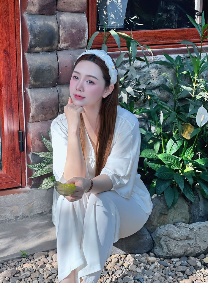 Không ít người hâm mộ bày tỏ sự lo lắng cho vai diễn của Quỳnh Kool trong Bước Chân Vào Đời (Ảnh: FBNV).