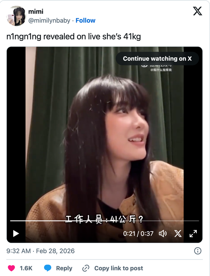 Fan ghi lại khoảnh khắc NingNing công khai cân nặng trong livestream gần đây.&nbsp;