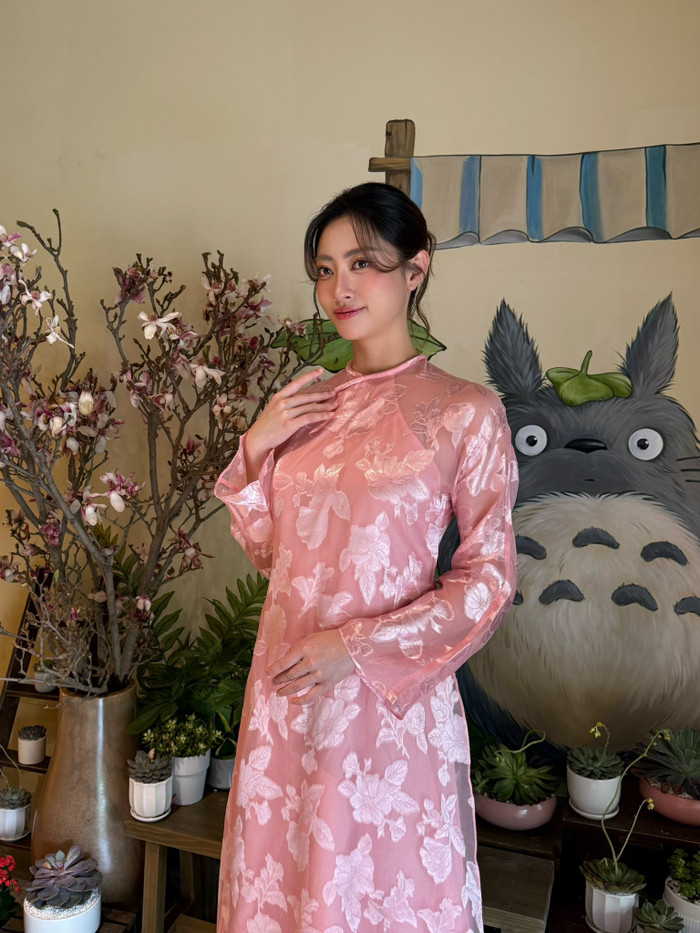 Lương Thùy Linh lên tiếng làm rõ về mối quan hệ với Minh Tú.