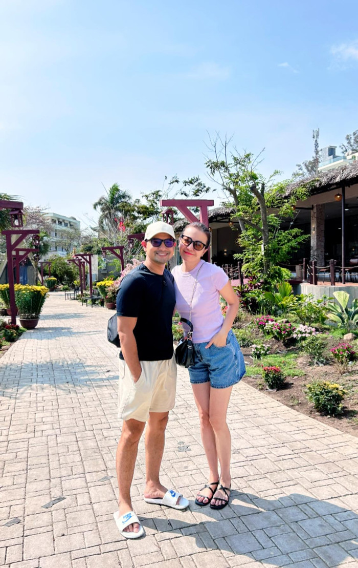 Vợ chồng Huỳnh Đông trở lại Canada sau nửa tháng về Việt Nam ăn Tết Ảnh 2