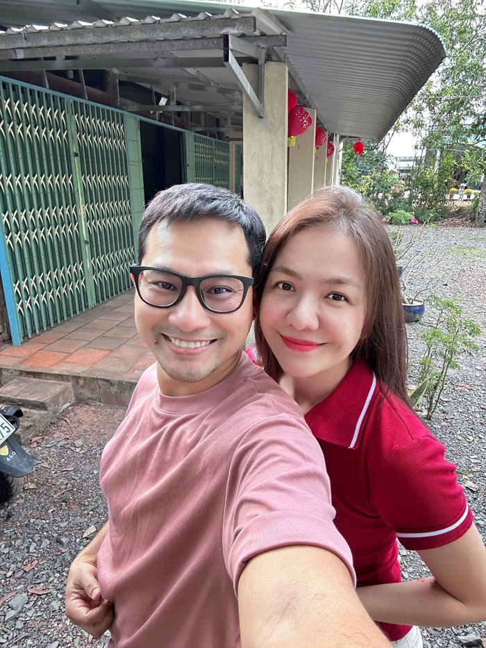 Dịp Tết năm nay, vợ chồng Huỳnh Đông về Việt Nam sum họp cùng gia đình, bạn bè.