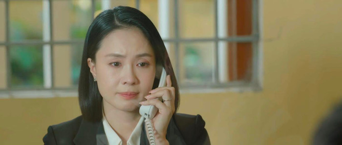 Vượt qua những bỡ ngỡ và khó khăn, Hồng Diễm đã hoàn thành trọn vẹn vai diễn nữ kiểm sát viên (Ảnh: NSX).