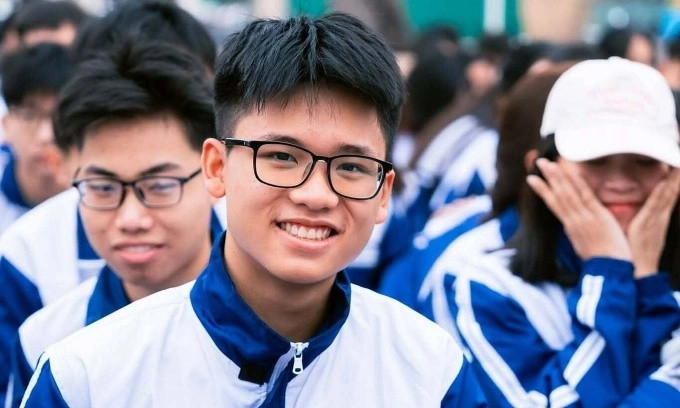 Nam sinh Trần Anh Tú trở thành Thủ khoa với 96,1/100 điểm. Nguồn ảnh: Fanpage trường THPT Hưng Nhân