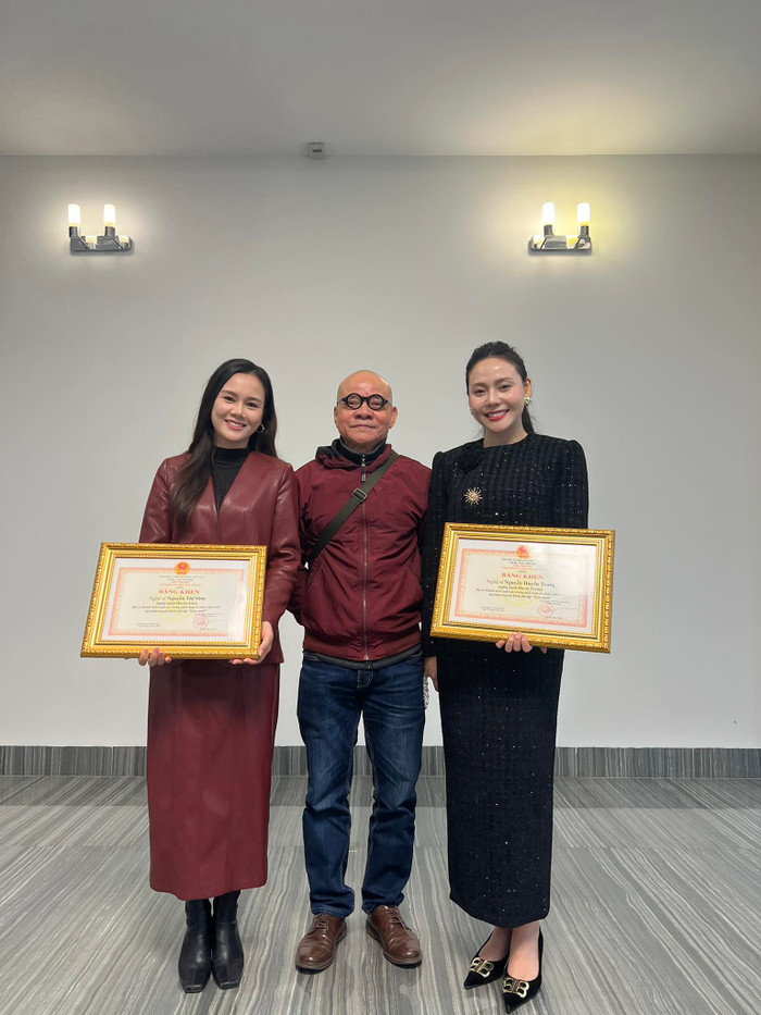 Biên kịch Phạm Ngọc Tiến bày tỏ sự xúc động khi nhìn lại chặng đường mà Lằn ranh đã đi qua. Ảnh: FBNV