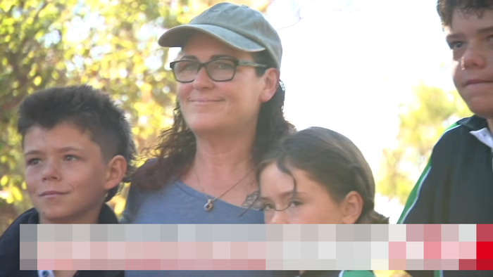 Cậu bé 13 tuổi bơi suốt 4 giờ giữa biển dữ, cứu sống mẹ và hai em Ảnh 1