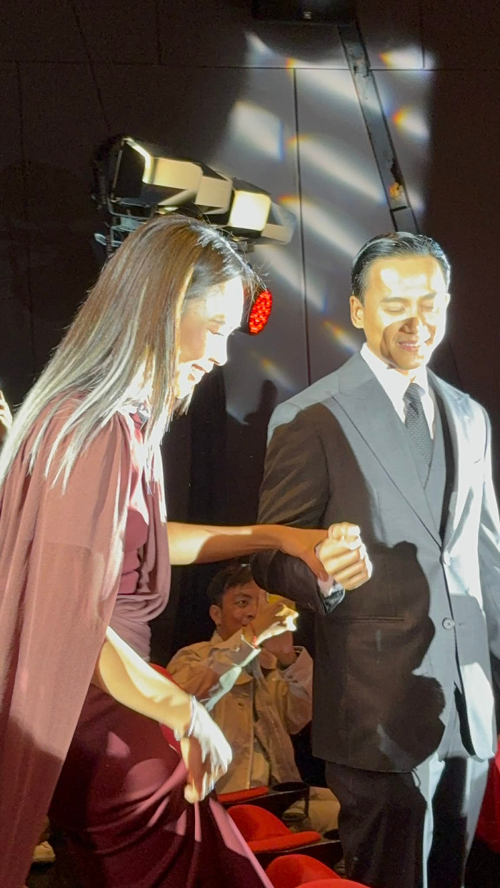 Mỹ Tâm và Mai Tài Phến sánh đôi bên nhau tại sự kiện công bố phim Tài.