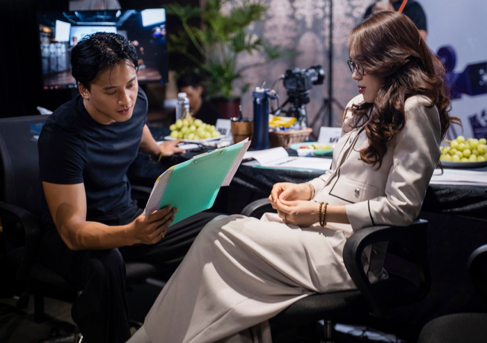 Mỹ Tâm và Mai Tài Phến thể hiện sự tập trung khi cùng nhau làm việc. Ảnh: FBNV