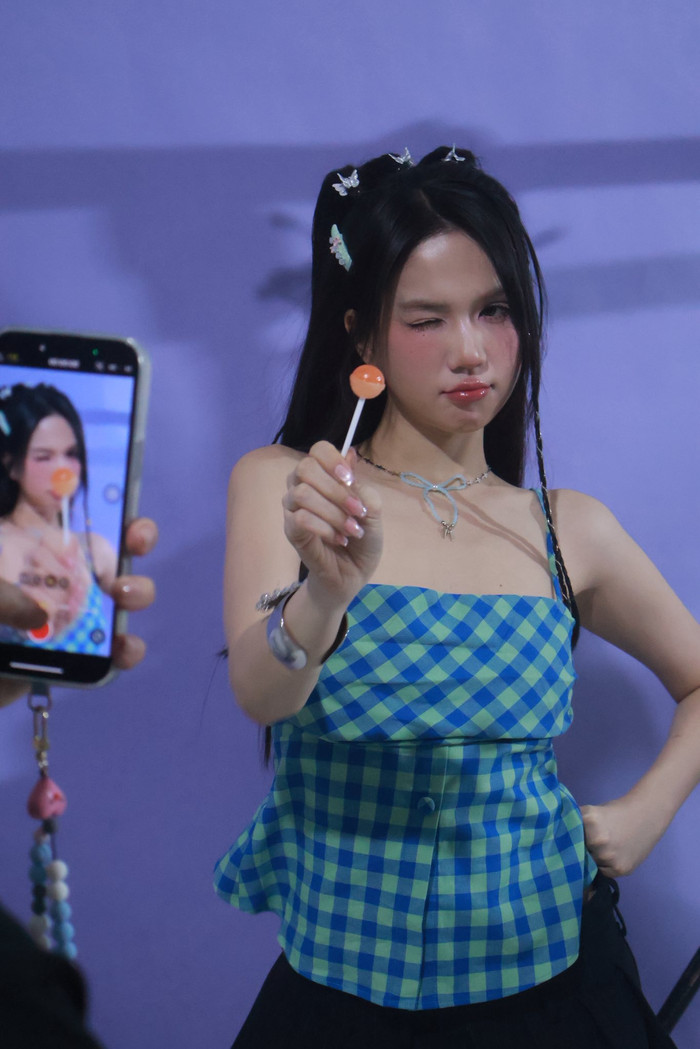 Ngọc Trinh thường livestream bán hàng với tần suất dày đặc. Ảnh: FBNV