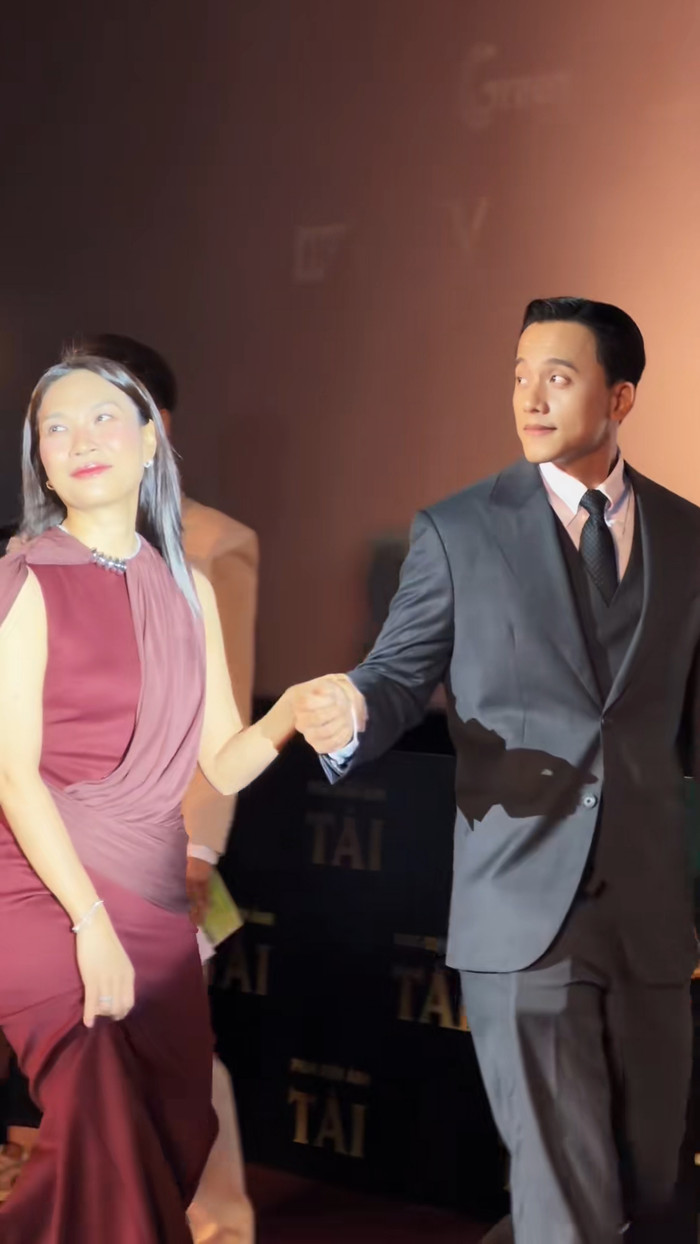 Khoảnh khắc Mai Tài Phến nắm tay Mỹ Tâm tại showcase đã trở thành chủ đề nóng được khán giả bàn tán sôi nổi ở trên mạng xã hội. Ảnh: taimovie2026