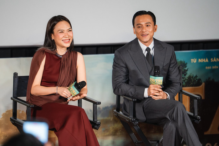 Mỹ Tâm và Mai Tài Phến cười tươi rói tại showcase ra mắt phim điện ảnh. Ảnh: FBNV