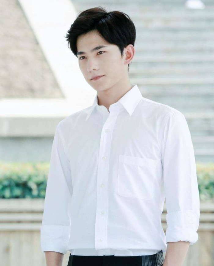 Hình tượng 'đại thần' vai Tiêu Nại của Dương Dương trong Yêu Em Từ Cái Nhìn Đầu Tiên. - Ảnh: NSX