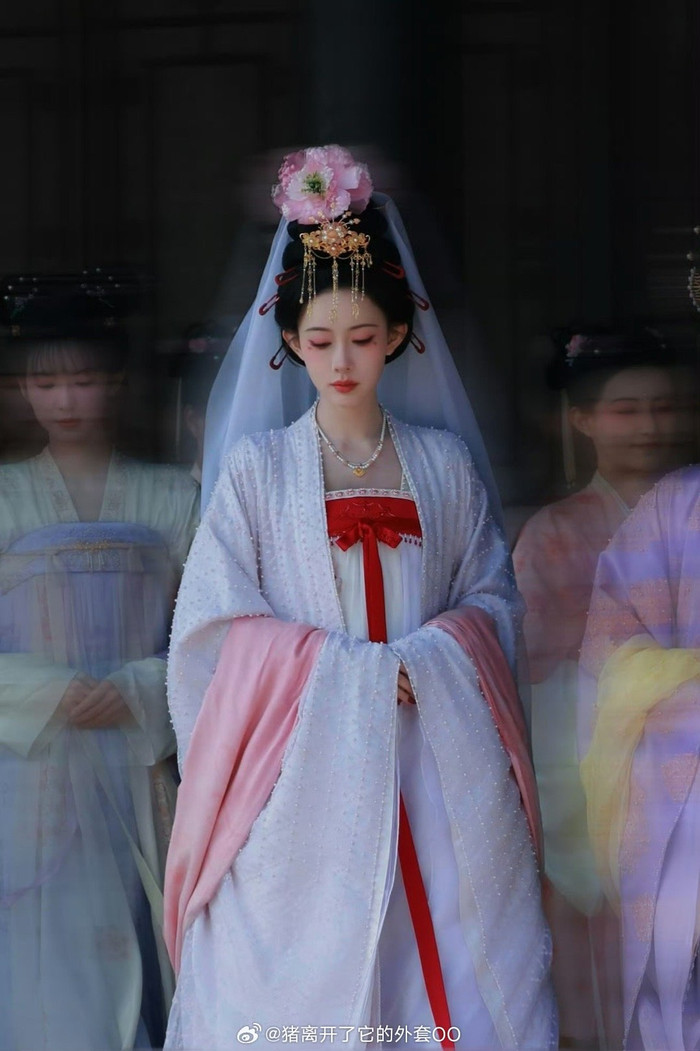 Đường đua phim cổ trang khởi động: Mạnh Tử Nghĩa dẫn đầu, Ngu Thư Hân gặp sóng gió Ảnh 12