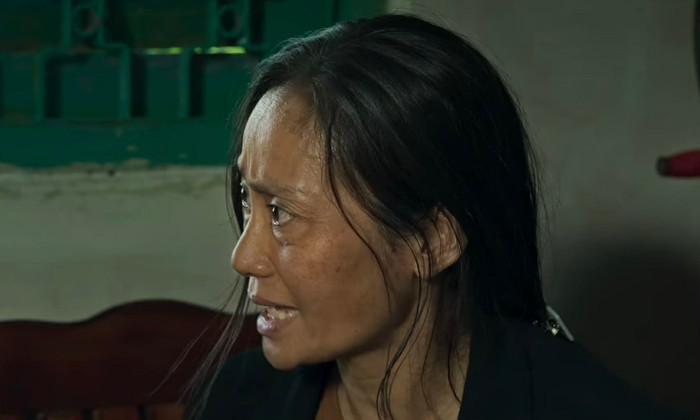 &nbsp;Phân cảnh Tài mang về một túi tiền lớn, khiến người mẹ già không khỏi nghi ngờ và lo lắng.&nbsp;