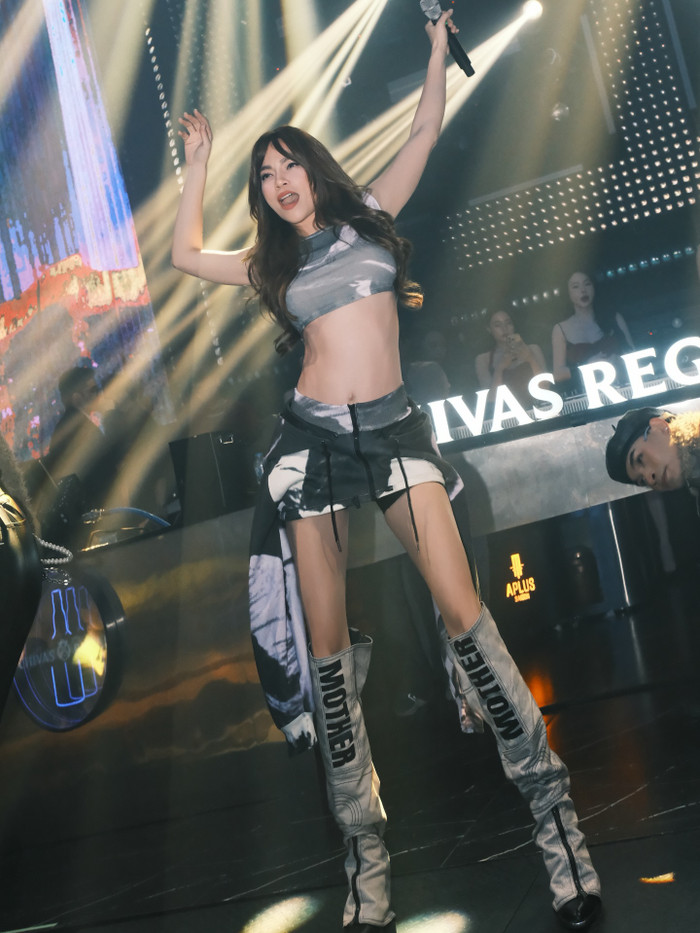 Hình ảnh trẻ trung, năng động của Hồ Ngọc Hà trong một chương trình gần đây.