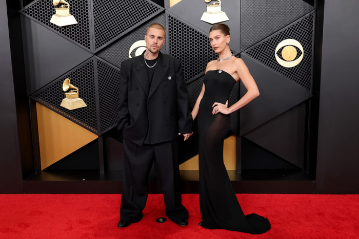 Justin Bieber gây tranh cãi với hình xăm lưng tại GRAMMY 2026: Tri ân Hailey hay ám chỉ Selena Gomez? Ảnh 4