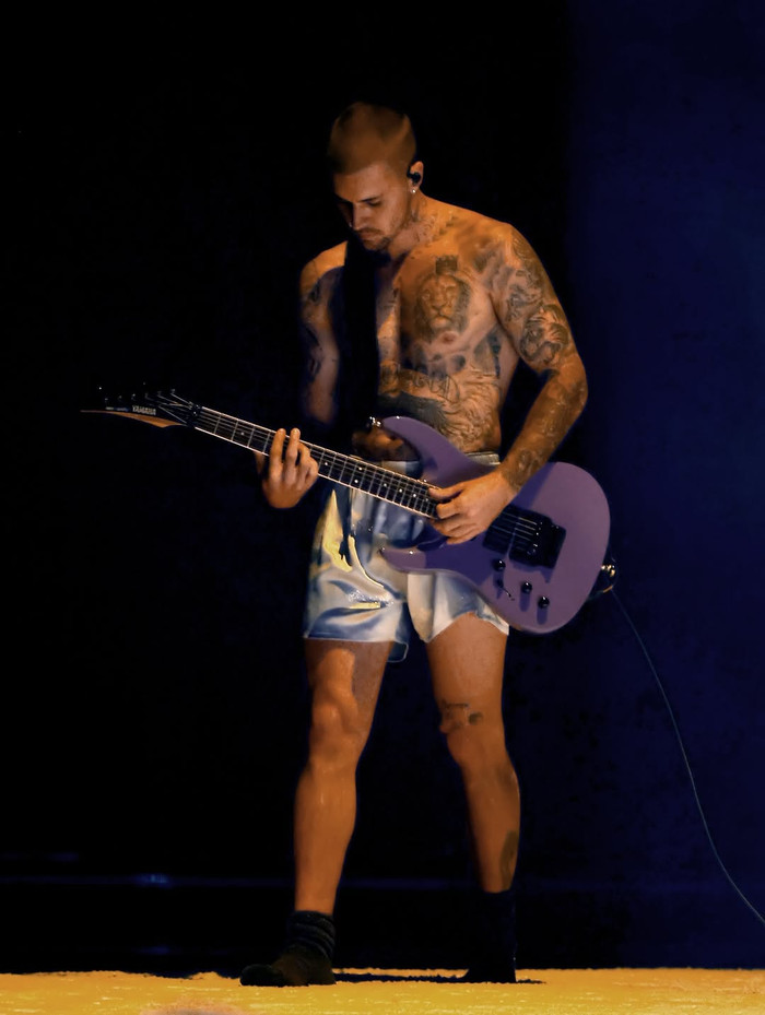 Justin Bieber gây tranh cãi với hình xăm lưng tại GRAMMY 2026: Tri ân Hailey hay ám chỉ Selena Gomez? Ảnh 1