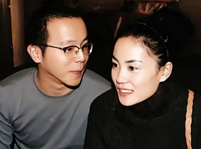 Nam ca sĩ nổi tiếng một thời giờ sống cảnh bần cùng, béo phì không thể nhận ra Ảnh 3