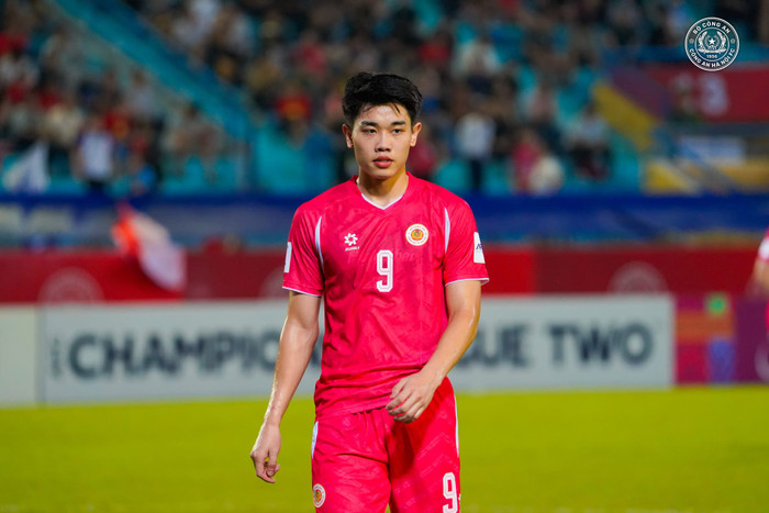 Không ít ý kiến đặt câu hỏi vì sao tiền đạo Nguyễn Đình Bắc không được ra sân ở chiến thắng 6-1 của CLB CAHN trước Tampines Rovers. Ảnh: CLB CAHN