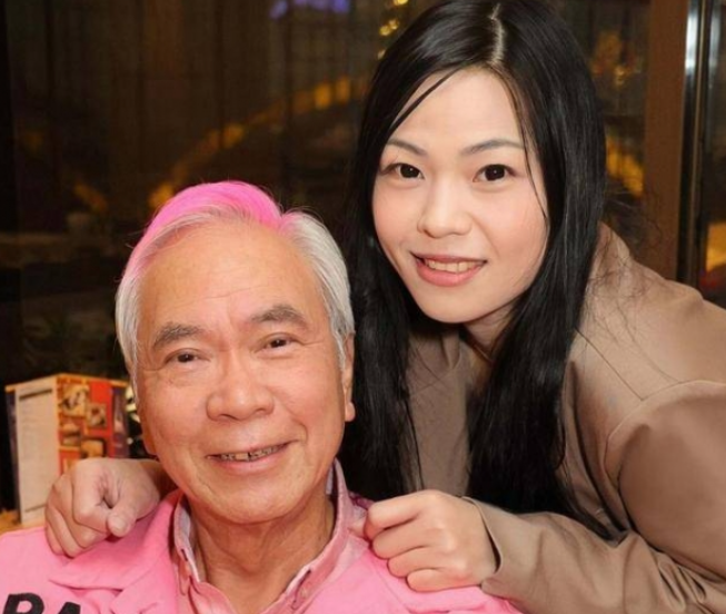 Lý Long Cơ và Vương Thanh Hà từng nhiều lần xuất hiện cùng nhau trước truyền thông, bất chấp khoảng cách tuổi tác và loạt thị phi bủa vây